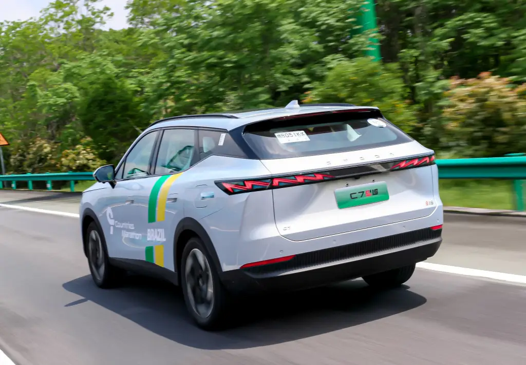 Novo Omoda 7 2026 chega ao país por R$ 254.990 com motor híbrido de 279 cv