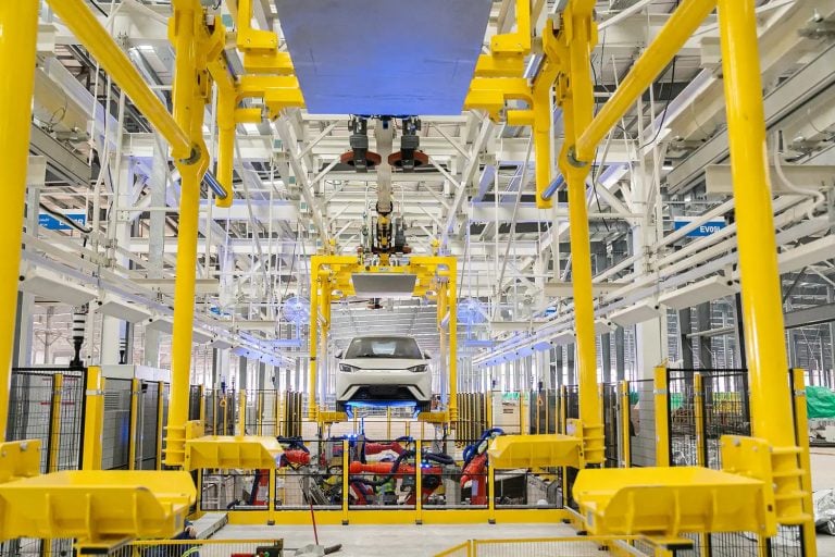 Com fábrica na Bahia, BYD inicia montagem de veículos elétricos no país