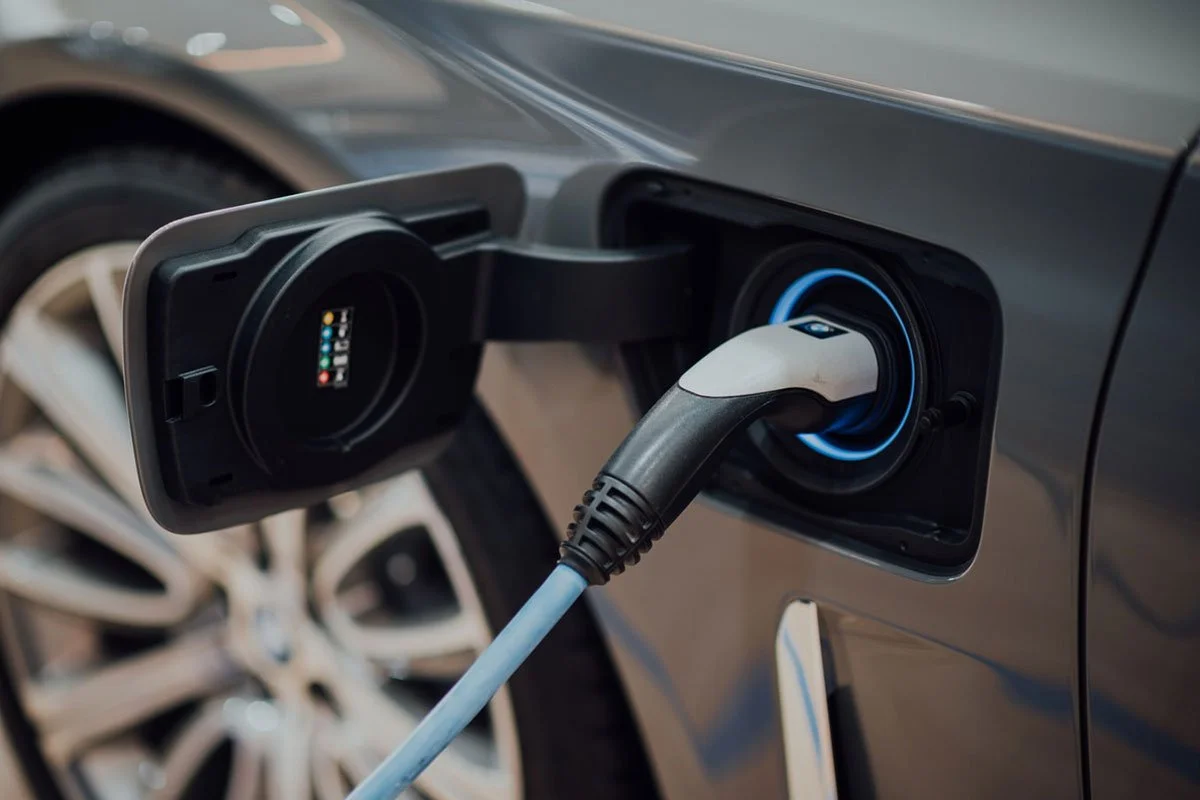 Os prós e contras dos carros elétricos: o que ninguém te conta