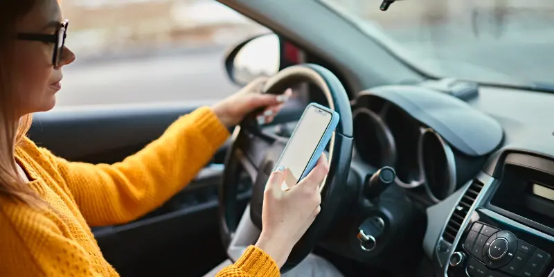 Veja como usar Android Auto e CarPlay sem precisar de cabos