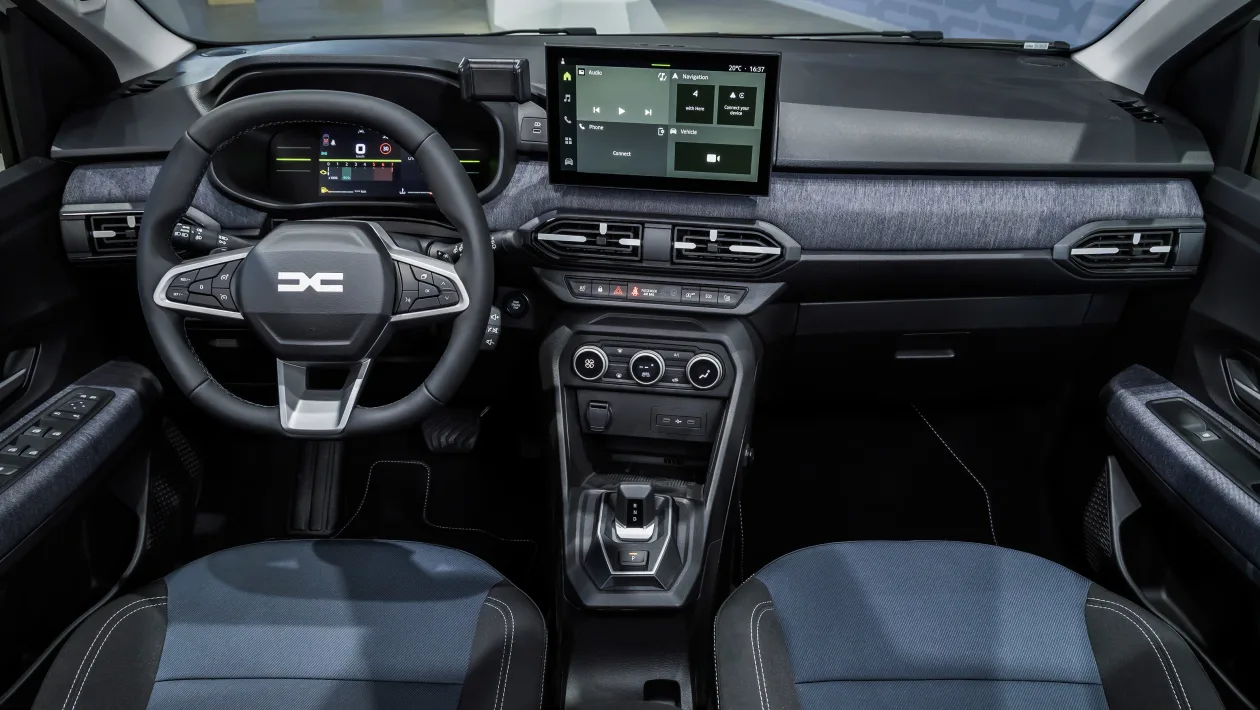 Sandero 2026 ganha versão híbrida do Clio para seguir no topo europeu