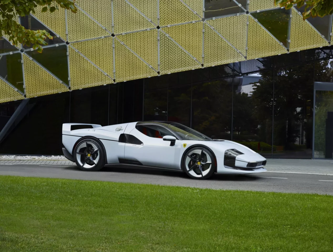 Ferrari celebra a icônica F40 com obra-prima exclusiva