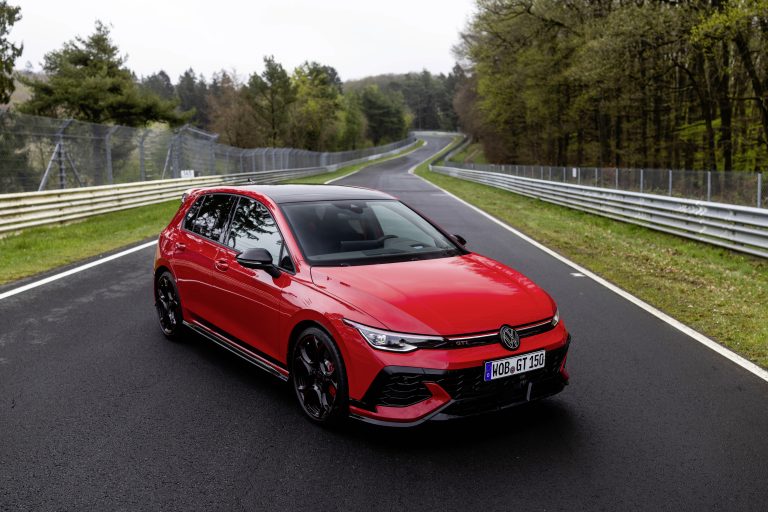 Volkswagen celebra 50 anos do Golf GTI com a versão mais potente da história