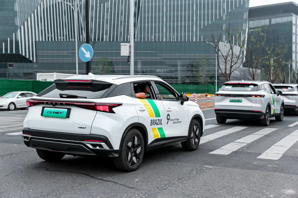 Omoda 5 HEV chega ao Brasil com preço para brigar com o Nissan Kicks