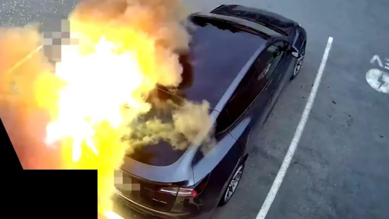 Tesla sofre explosão com adaptador não aprovado no Canadá