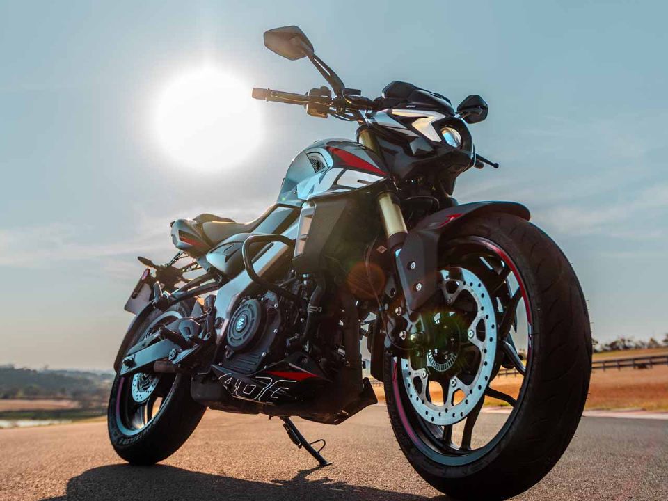 Bajaj lança Dominar NS400Z no Brasil por R$ 26.900 com motor de 40 cv