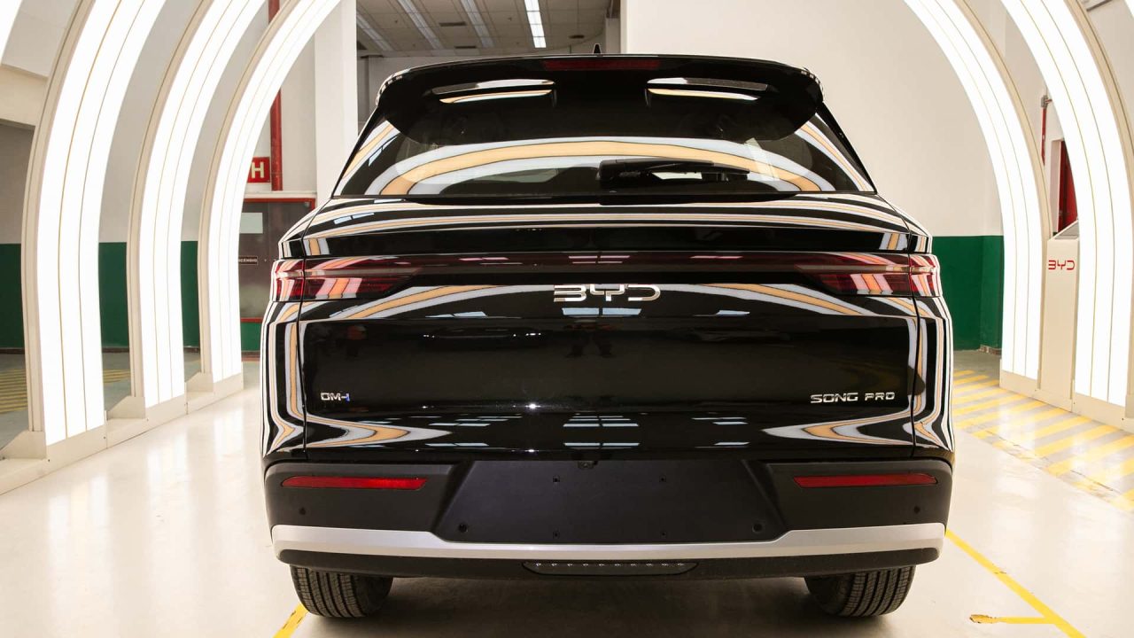 BYD Song Pro chega ao Brasil com visual renovado e motor híbrido flex