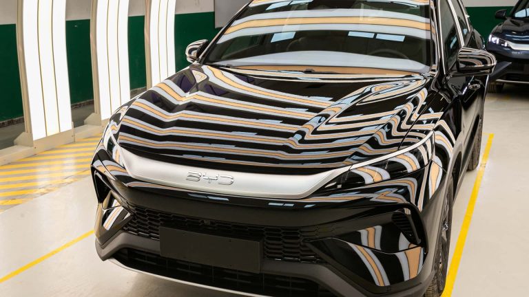BYD Song Pro chega ao Brasil com visual renovado e motor híbrido flex