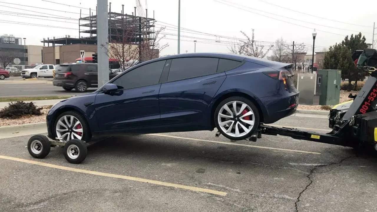 Rebocar carro elétrico é perigoso? Veja a verdade