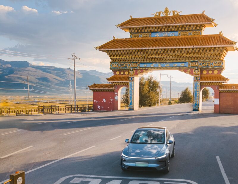 Vendas da Tesla despencam na China e atingem menor nível desde 2021