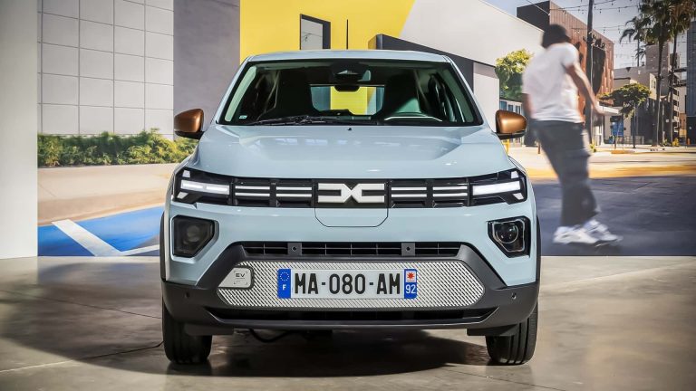 Dacia Spring 2026 revela o que esperar do novo Renault Kwid E-Tech no Brasil