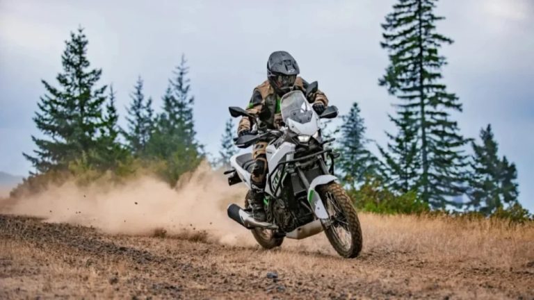 Nova Kawasaki KLE 500 aposta no off-road com motor da Ninja
