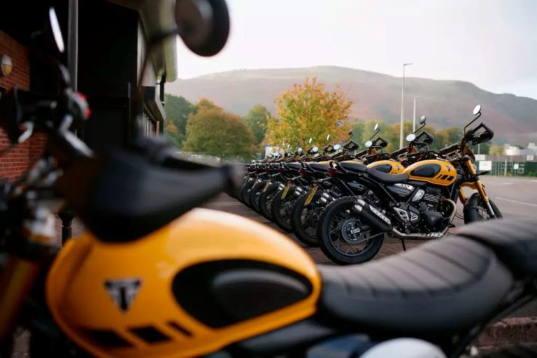 Triumph traz Scrambler 400XC ao Brasil: lançamento já tem data e preço