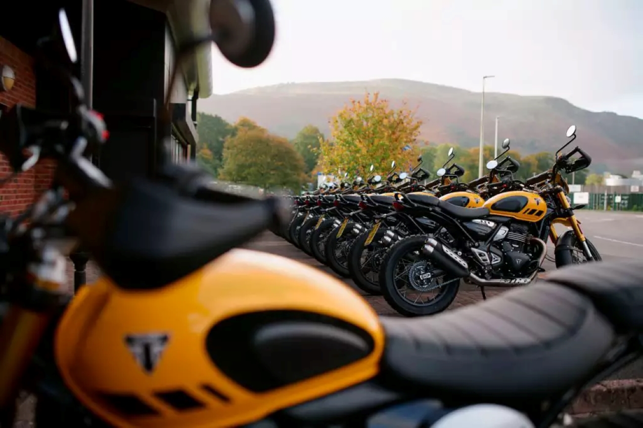 Triumph traz Scrambler 400XC ao Brasil: lançamento já tem data e preço
