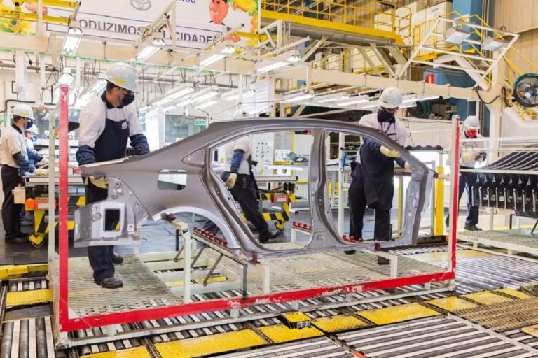 Sem produção no Brasil até 2026, Toyota recorrerá a fábricas do Japão e Indonésia