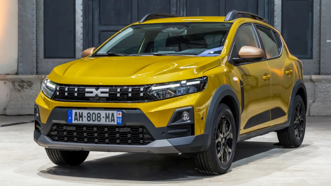 Sandero 2026 ganha versão híbrida do Clio para seguir no topo europeu