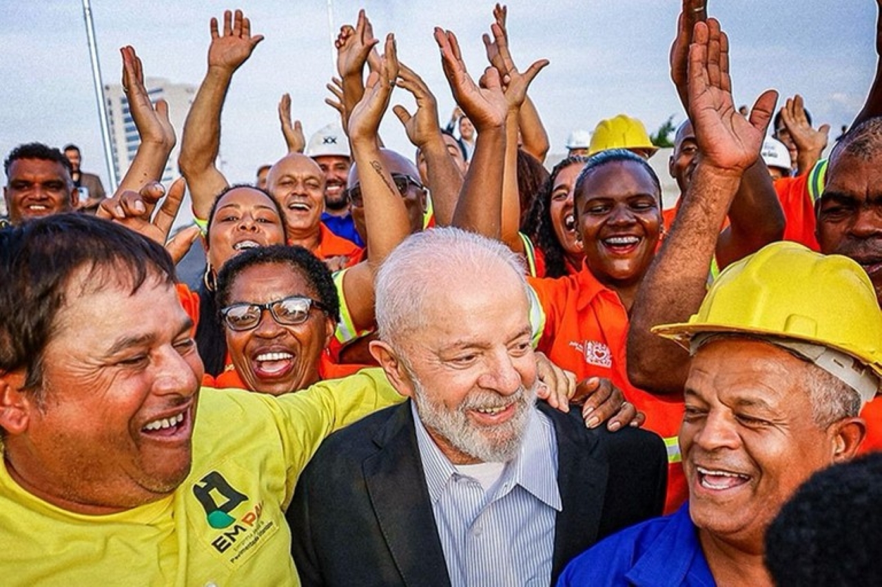 Lula libera avanço de proposta que elimina autoescola obrigatória