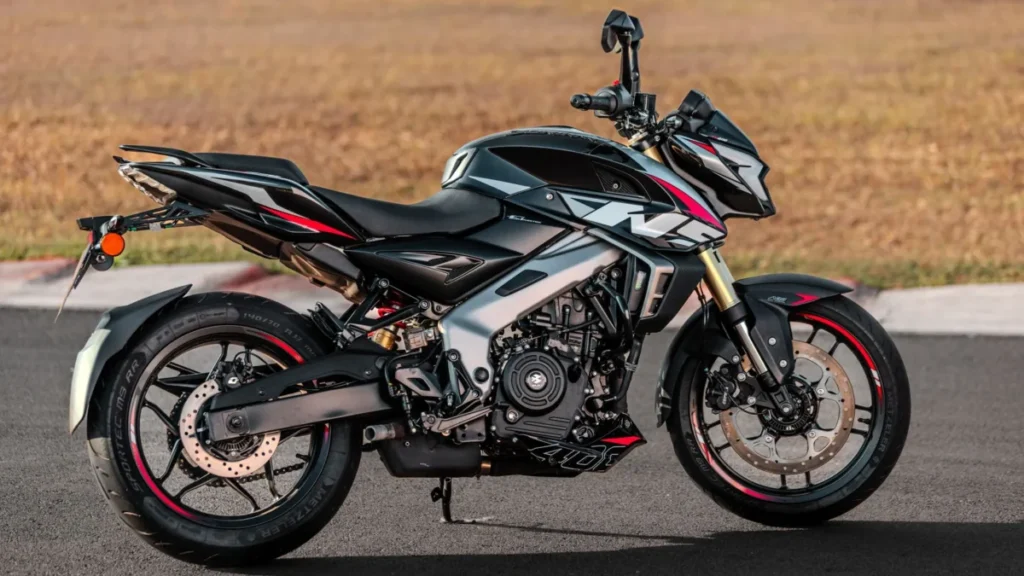 Bajaj lança Dominar NS400Z no Brasil por R$ 26.900 com motor de 40 cv