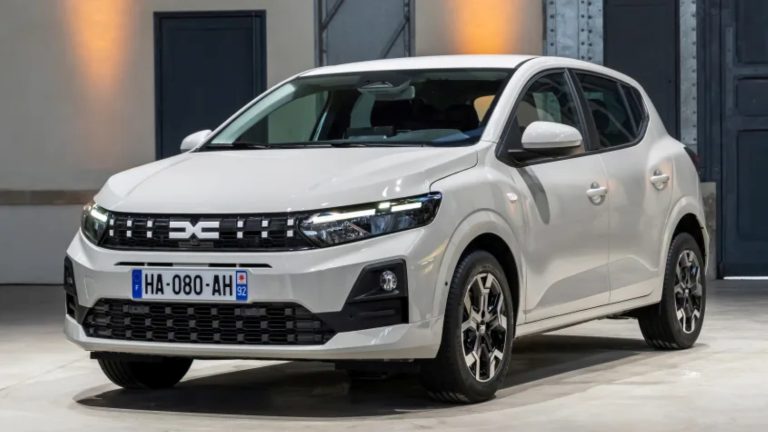 Sandero 2026 ganha versão híbrida do Clio para seguir no topo europeu