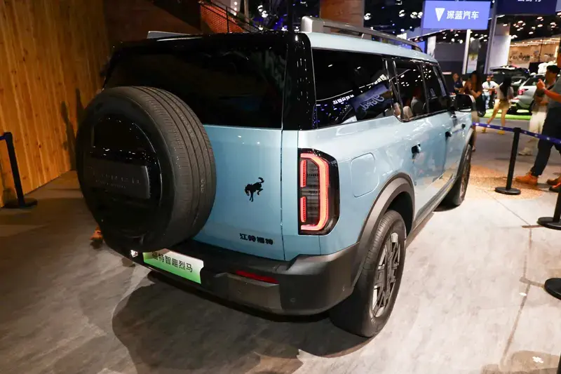 Ford Bronco inicia pré-venda na China com versões elétrica e híbrida plug-in
