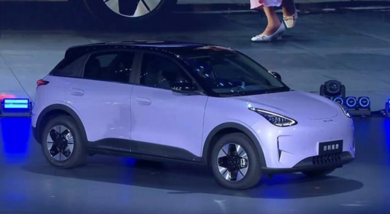 Geely EX2 estreia linha 2026 na China e se aproxima do mercado brasileiro
