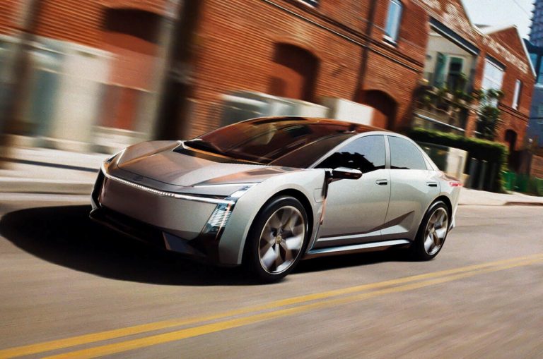 Toyota antecipa futuro do Corolla com conceito inspirado no Prius