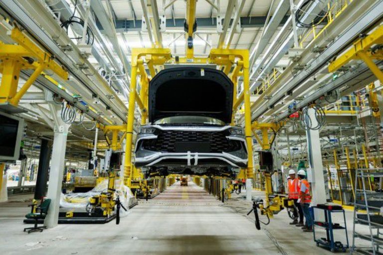 Com fábrica na Bahia, BYD inicia montagem de veículos elétricos no país