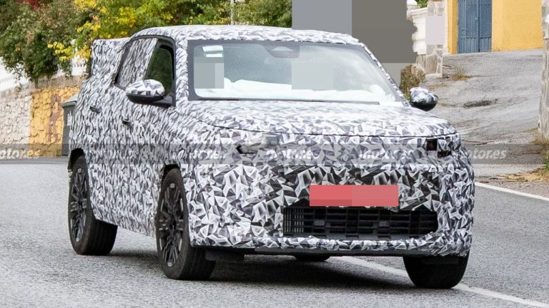 Fiat Fastback reaparece em testes com traços do Panda e plataforma do Basalt