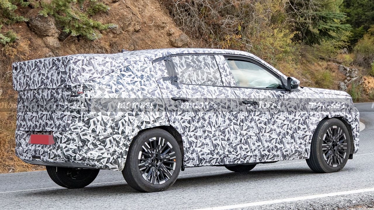 Fiat Fastback reaparece em testes com traços do Panda e plataforma do Basalt