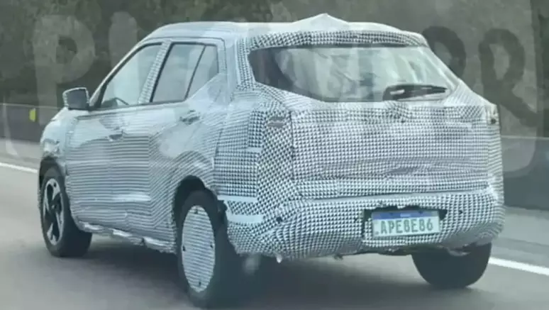 Nissan Kait é visto em testes no Brasil antes da estreia