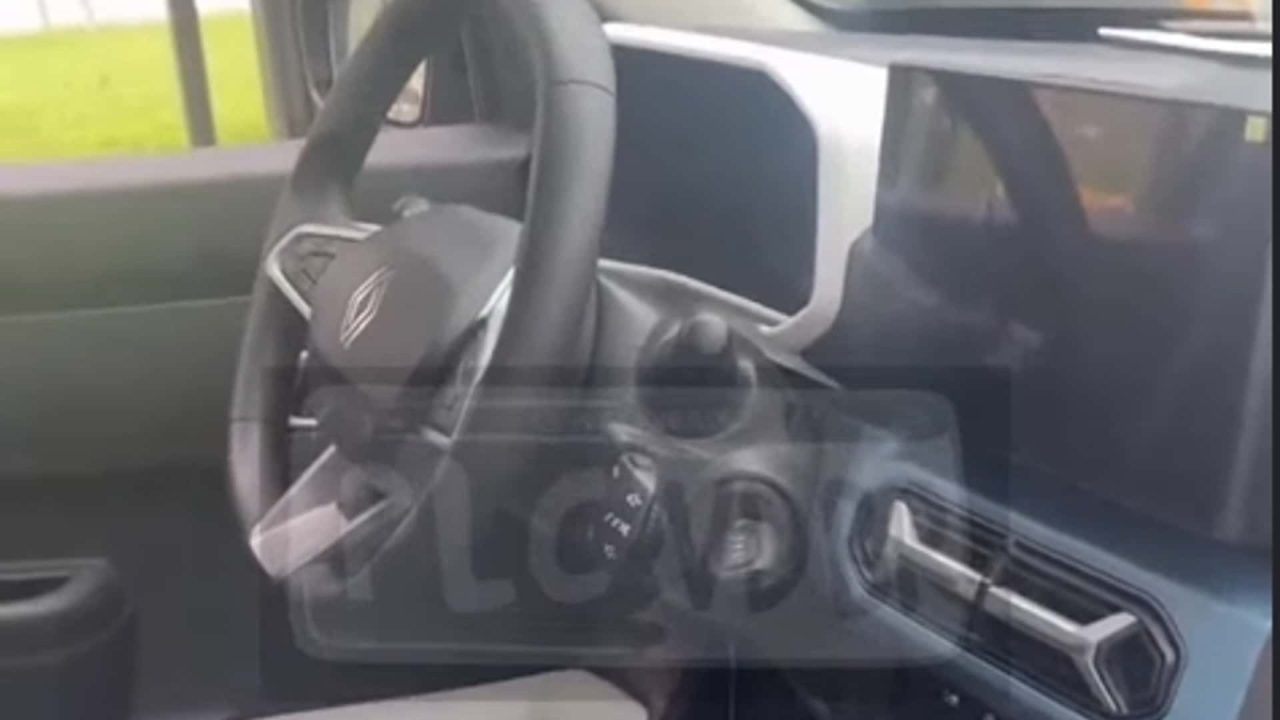 Renault Kwid E-Tech 2026 é flagrado com novo visual para encarar o Dolphin Mini