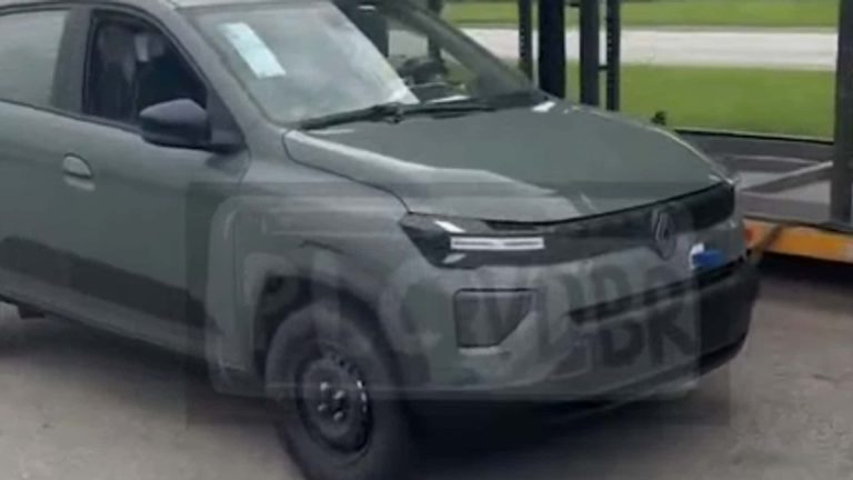 Renault Kwid E-Tech 2026 é flagrado com novo visual para encarar o Dolphin Mini