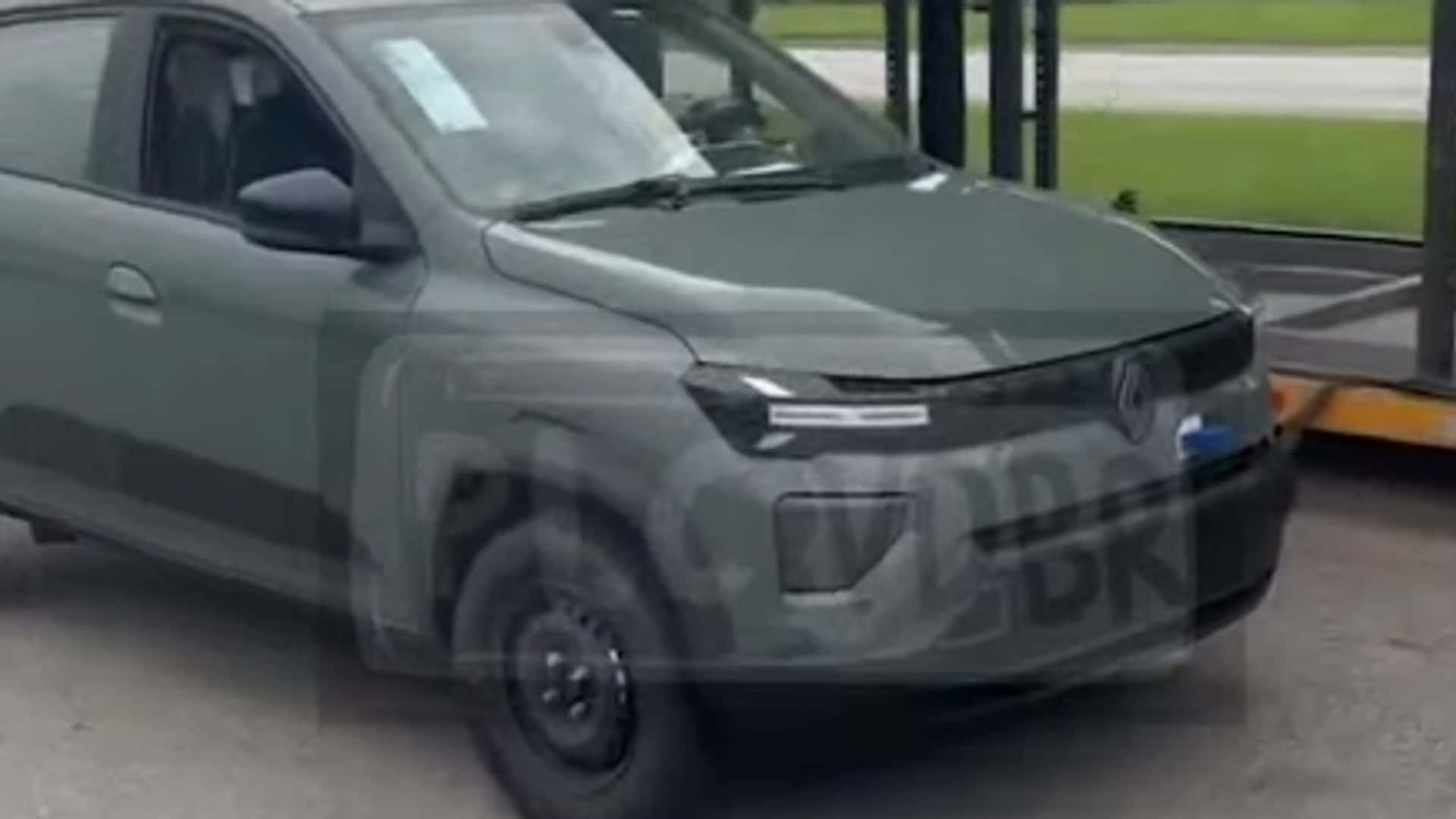 Renault Kwid E-Tech 2026 é flagrado com novo visual para encarar o Dolphin Mini