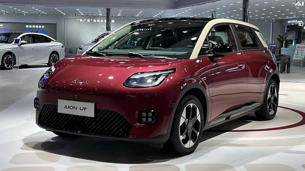GAC Aion UT é flagrado sem camuflagem em SP e mira o BYD Dolphin
