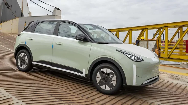 Geely EX2 enfrenta fila de espera, e Dolphin Mini aproveita a brecha no mercado
