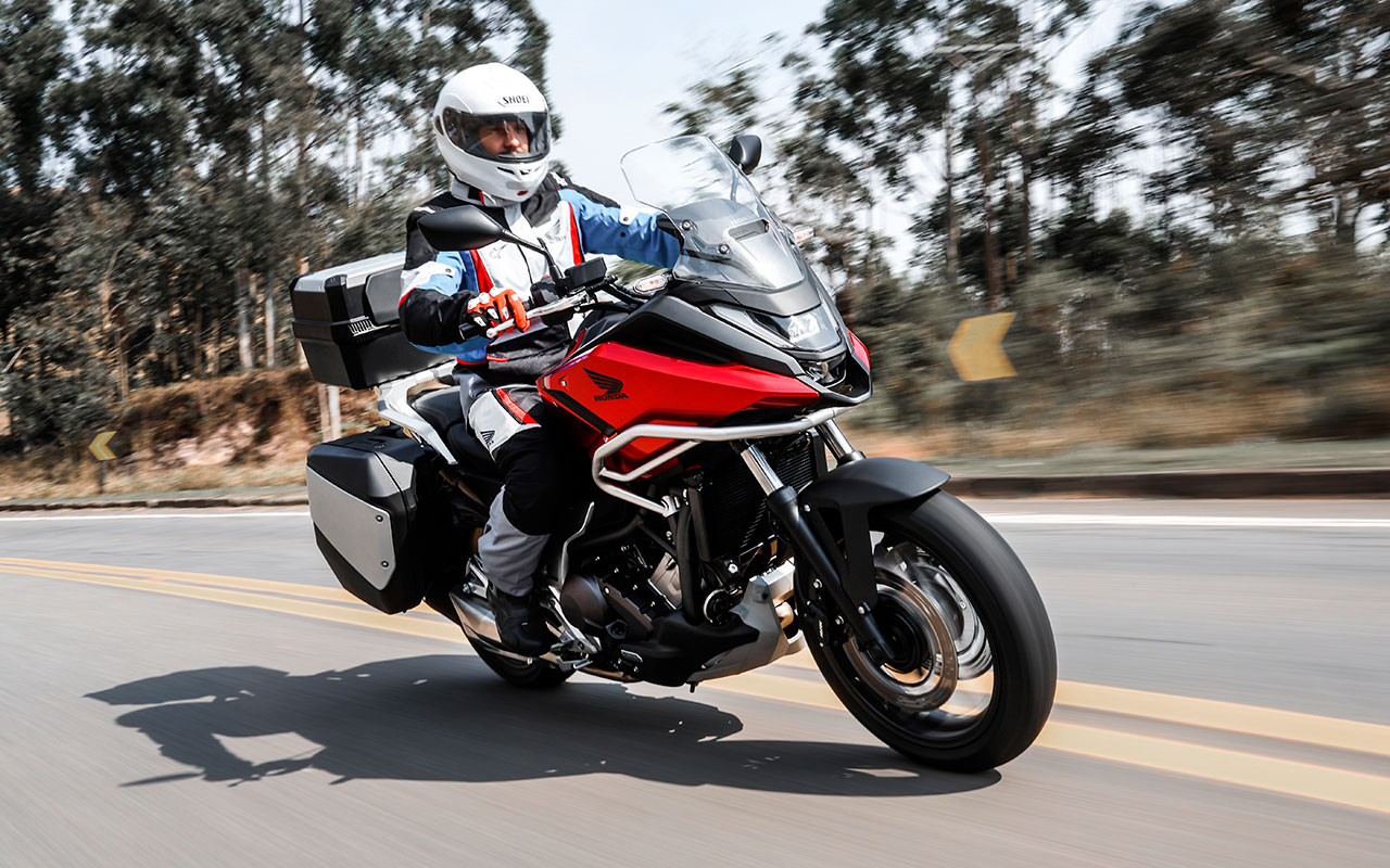 Honda NC 750X 2026 estreia no Brasil com câmbio automático e parte de R$ 56.621