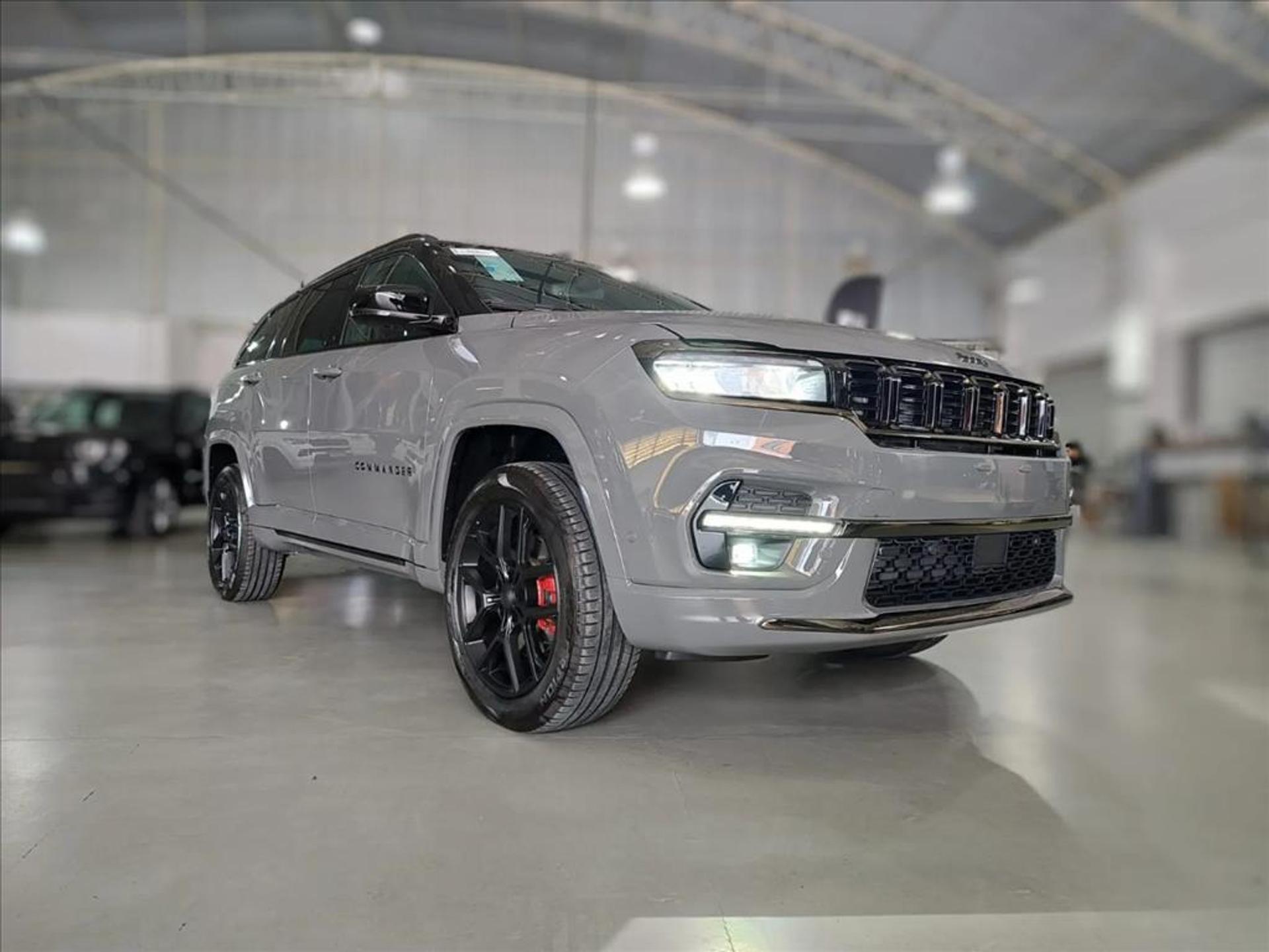 Jeep derruba o preço do Commander Blackhawk 2026 em R$ 46.367 para CNPJ em outubro