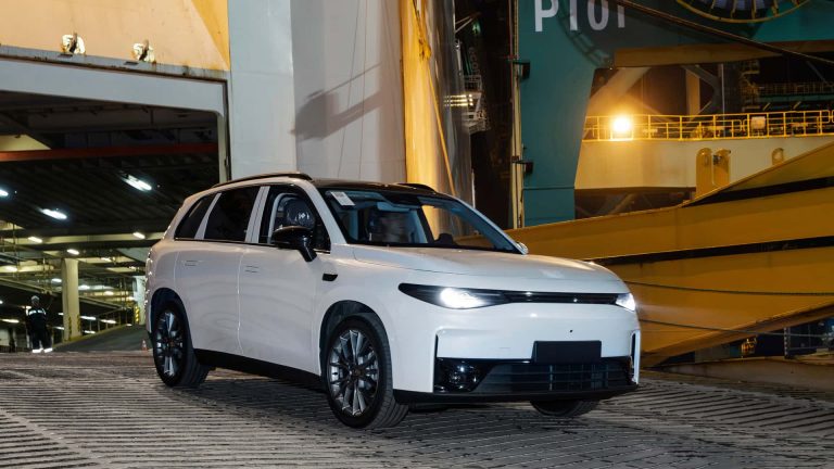Leapmotor confirma chegada ao Brasil com SUVs C10 e B10 em novembro