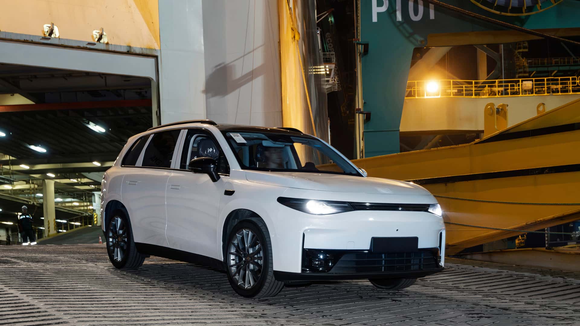 Leapmotor confirma chegada ao Brasil com SUVs C10 e B10 em novembro