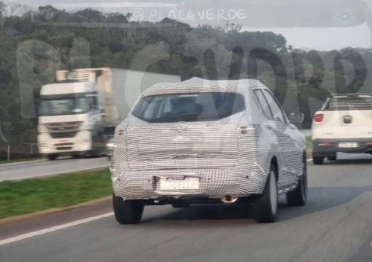 Nissan Kait é visto em testes no Brasil antes da estreia