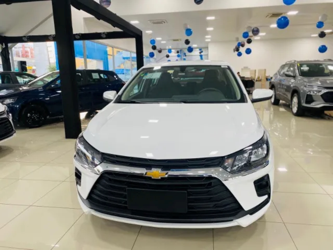 Chevrolet Onix Plus AT Turbo com desconto de R$ 28 mil custa menos que Polo em promoção