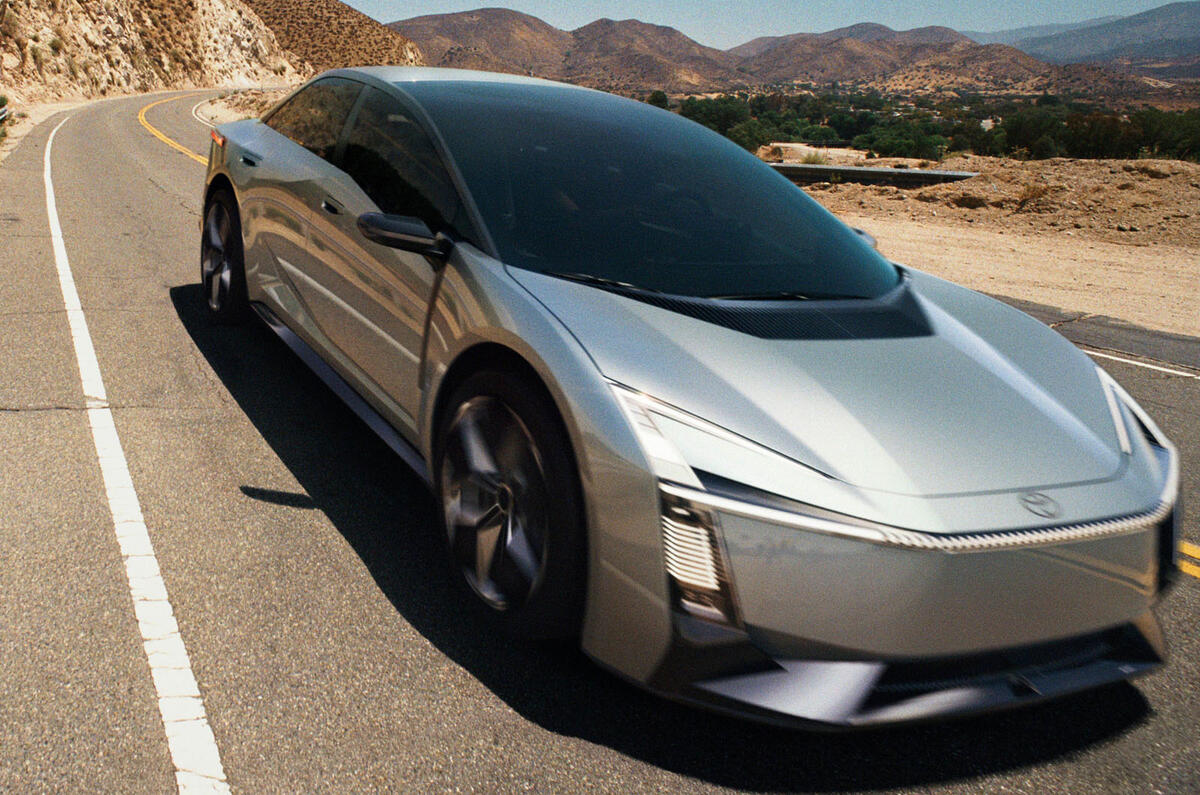 Toyota antecipa futuro do Corolla com conceito inspirado no Prius