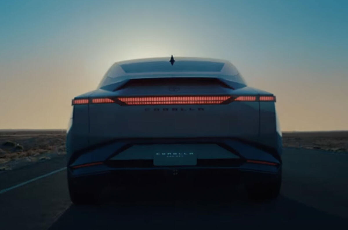 Toyota antecipa futuro do Corolla com conceito inspirado no Prius