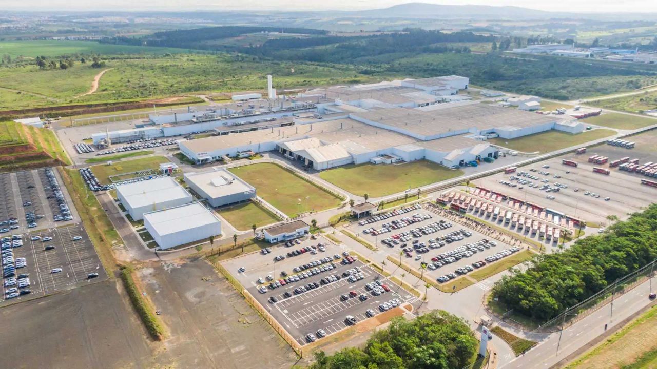 Sem produção no Brasil até 2026, Toyota recorrerá a fábricas do Japão e Indonésia