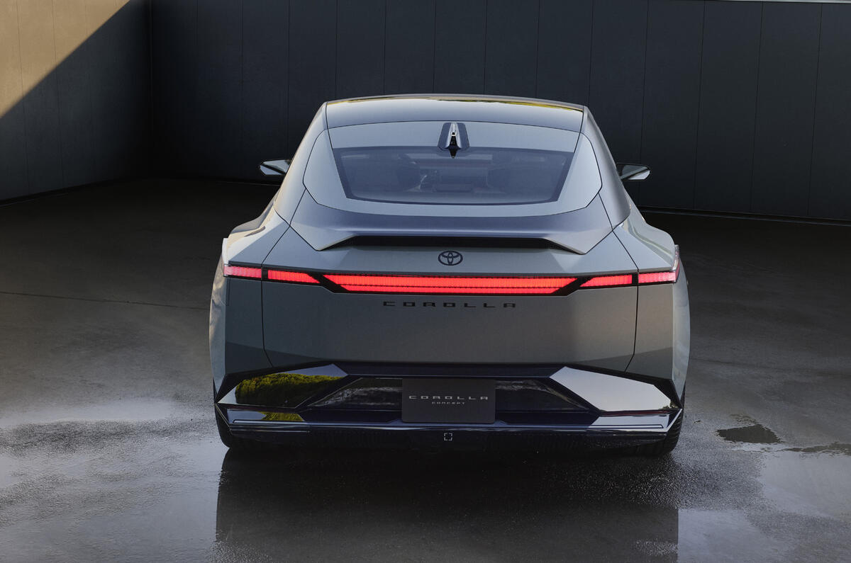 Novo Toyota Corolla 2027 abandona o visual “tiozão” e aposta na ousadia