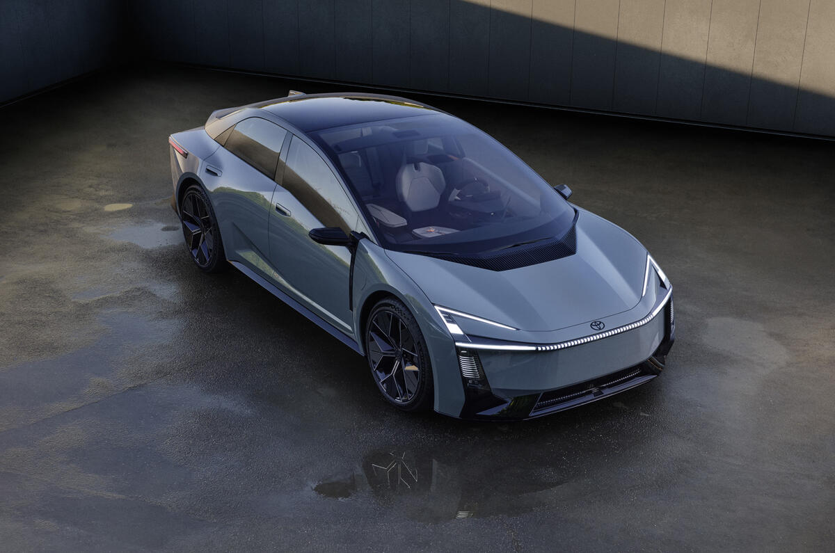 Novo Toyota Corolla 2027 abandona o visual “tiozão” e aposta na ousadia
