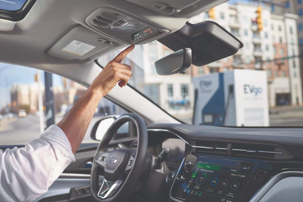 Chevrolet lança recurso inédito de emergência OnStar para pets