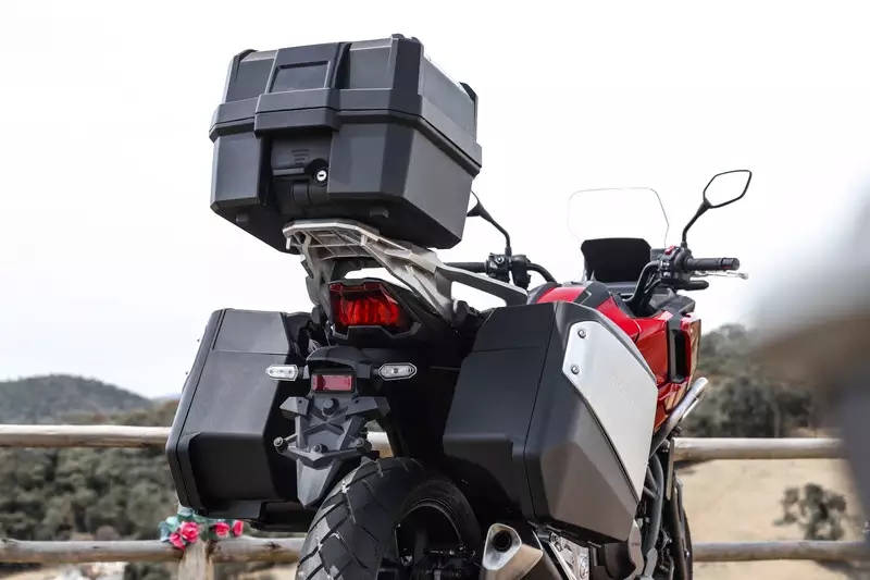 Honda NC 750X 2026 estreia no Brasil com câmbio automático e parte de R$ 56.621