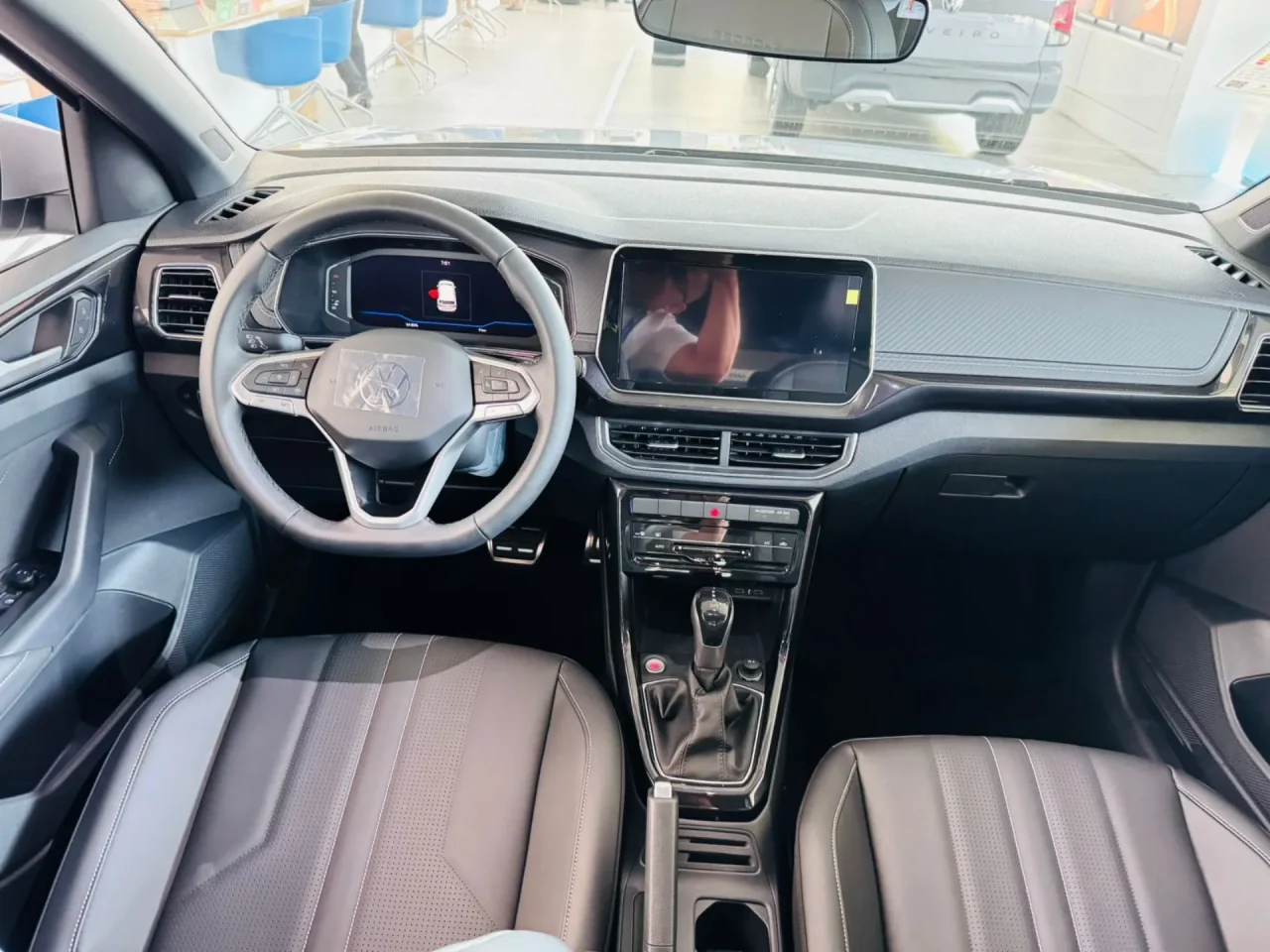 Volkswagen derruba o preço do T-Cross Highline 2026 em R$ 39.342 para PcD em outubro
