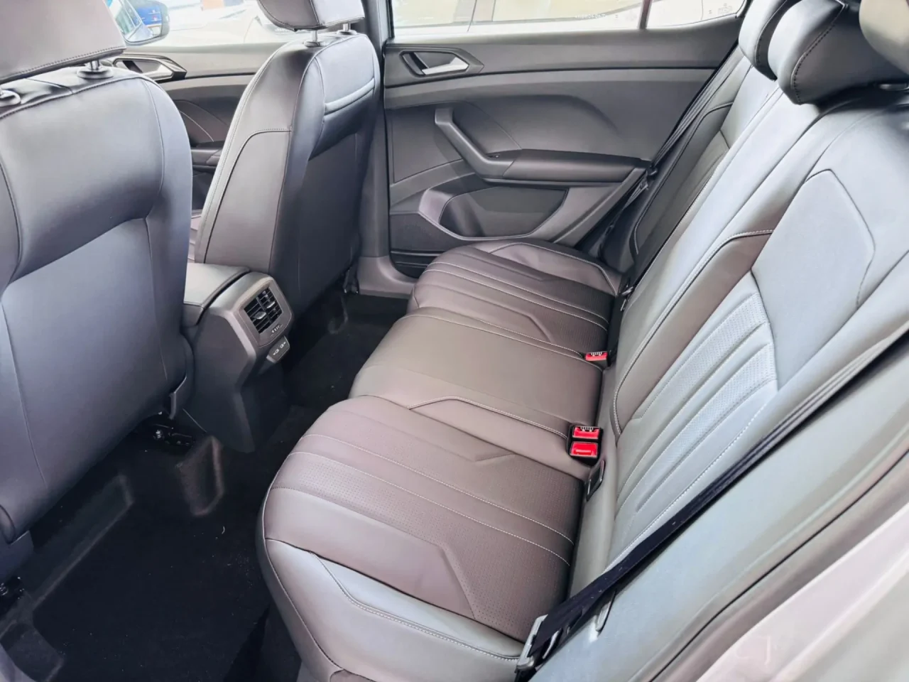 Volkswagen derruba o preço do T-Cross Highline 2026 em R$ 39.342 para PcD em outubro